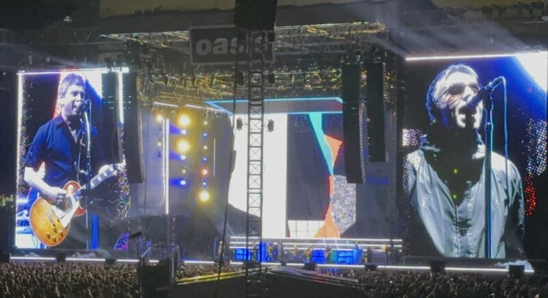 Roll With It – Oasis Live at Soldier Field